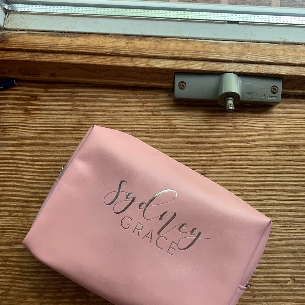 💰5/$25💰New Sydney Grace Pink & Silver Cosmetic Bag